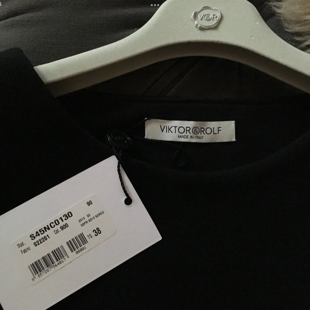 NWT VIKTOR & ROLF Ruffled Hem Top/Pullover. Size 38IT. - Picture 9 of 14